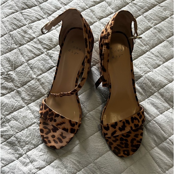 Shoes - Picture 2 of 3